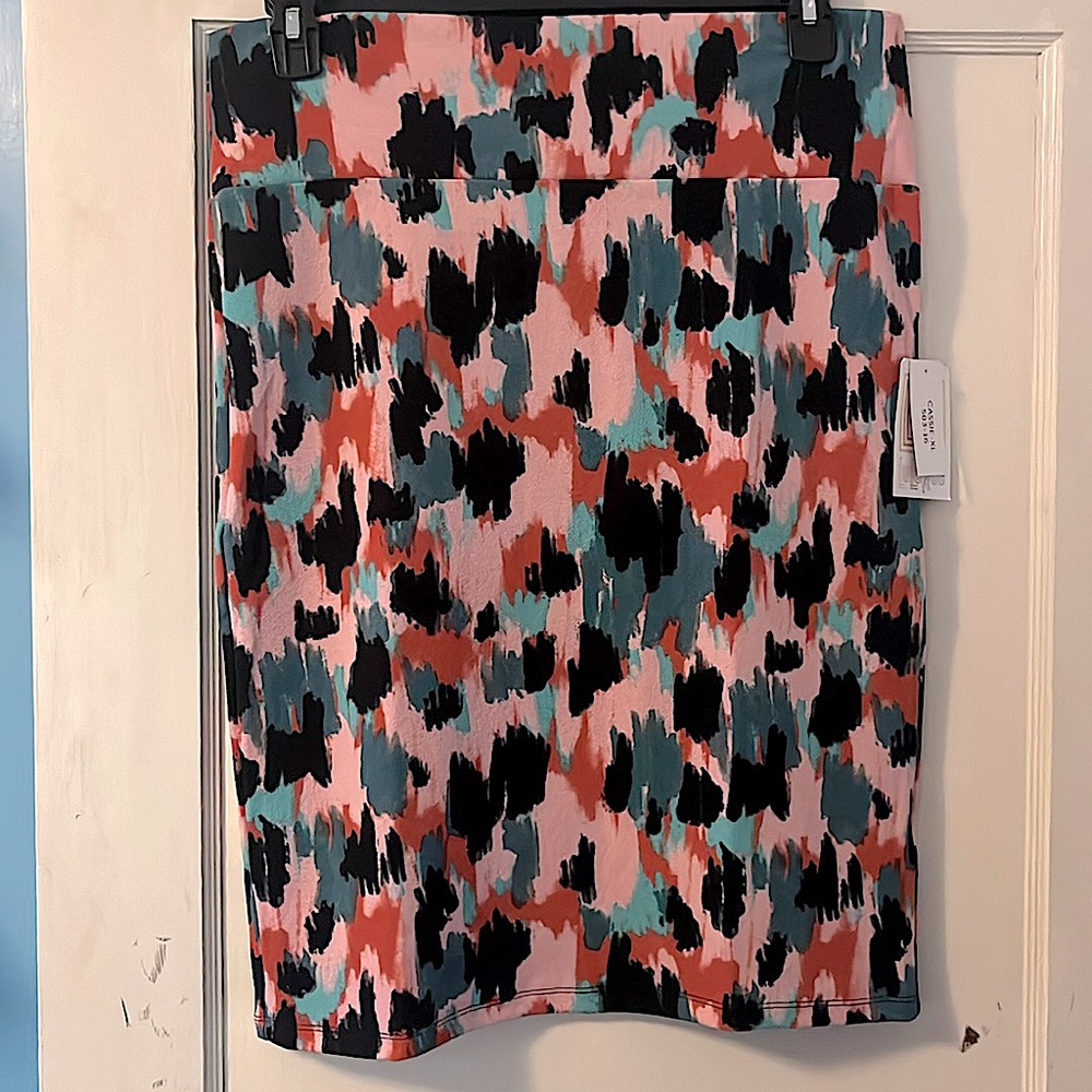 NWT LuLaRoe XL Cassie Skirt (retired style)